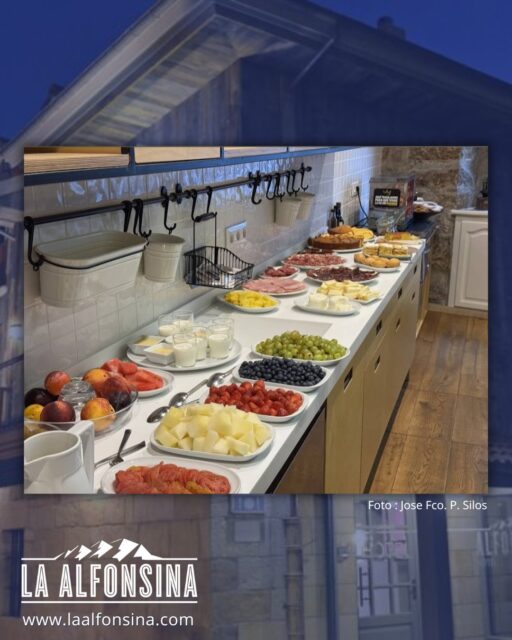Hay lugares que se recuerdan por lo que se vive en ellos.

En La Alfonsina queremos que cada estancia tenga esos pequeños detalles que hacen la diferencia: un buen desayuno para empezar el día, habitaciones cuidadas y el encanto de alojarse en un rincón tan especial como los Valles Pasiegos.

La Alfonsina, un lugar para parar, disfrutar y sentirse como en casa. ❤️
(Gracias a Jose Fco. P. Silos y Silvia Ballesteros por las fotos.)

📞 658 88 45 54 🖥️ laalfonsina.com
#AlfonsinaHotel #HotelesRurales #HotelesConEncanto #CantabriaMasXDescubrir #DondeFonso #SantibañezdeCarriedo #DesayunoPasiego #vallespasiegos #cantabria